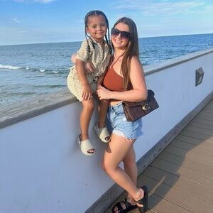 Meet your Posher, Julie